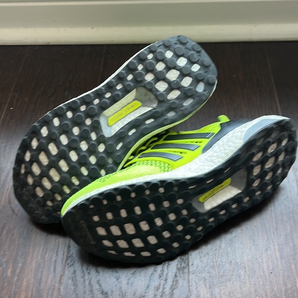 Adidas ultraboost special edition colour size 4.5Y or 6W - Picture 3 of 4